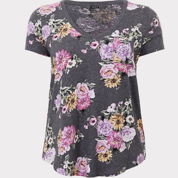 Floral V-Neck Pocket Tee - Picture 4 of 6